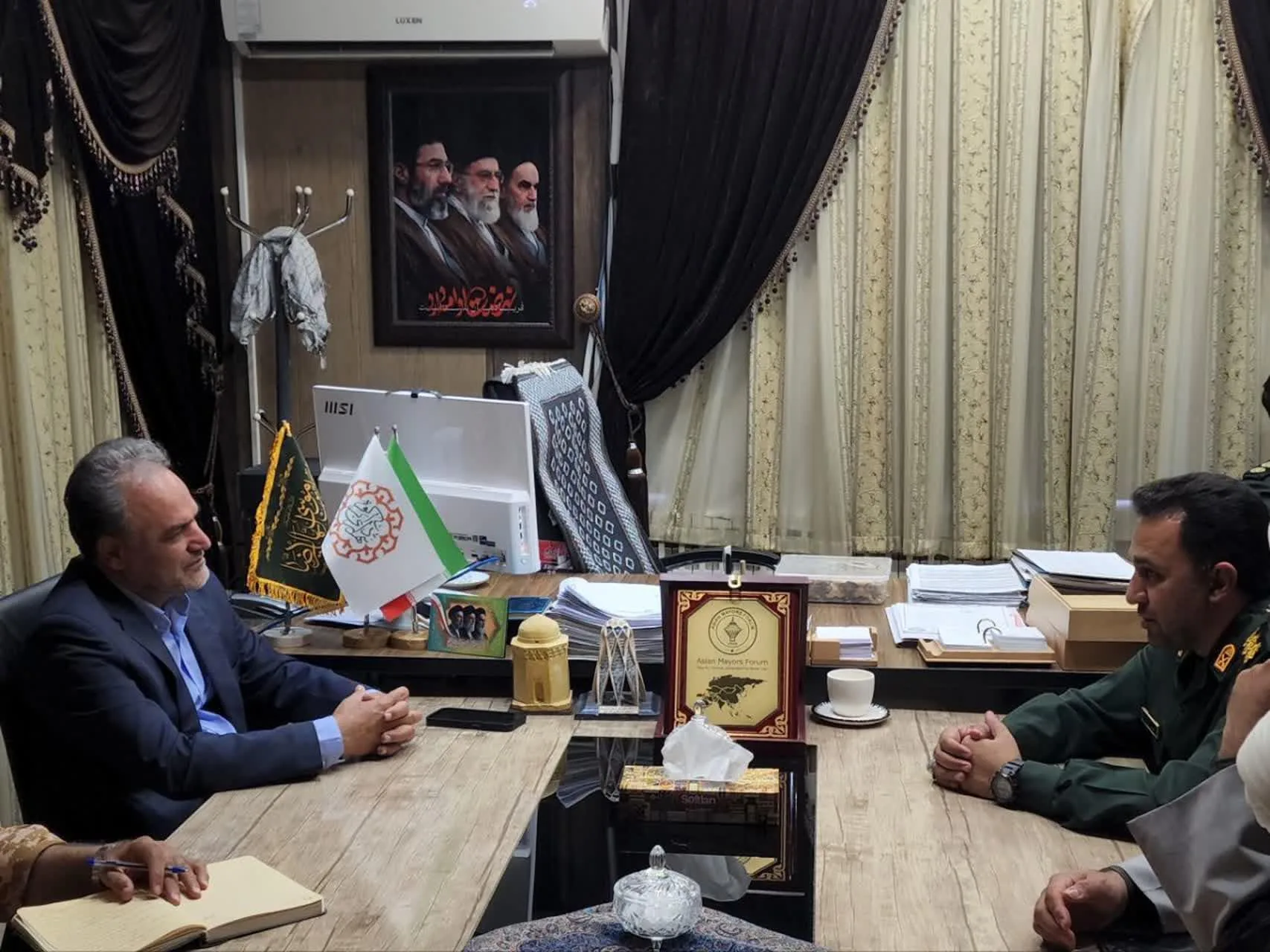 تقدیر فرمانده تیپ الغدیر از تعامل و عملکرد موفق شهردار ابرکوه